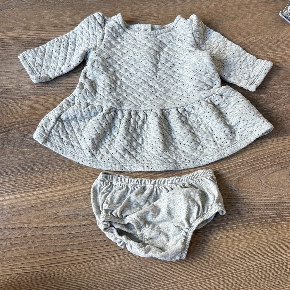 FREE WITH PURCHASE - Baby gap quilted grey dress with black dots size 3-6m